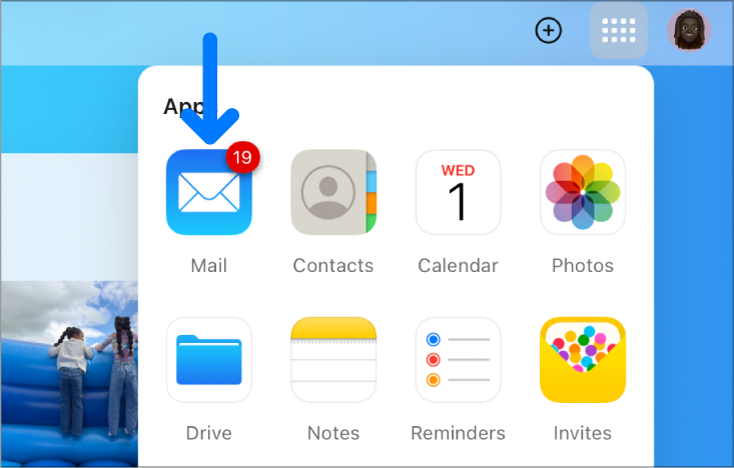 Apple官方iCloud网页应用启动器,箭头指向Mail图标